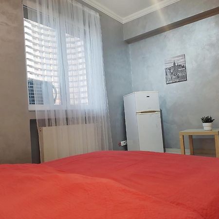 Central Retreat- Apartment Universitate Bukares Bagian luar foto