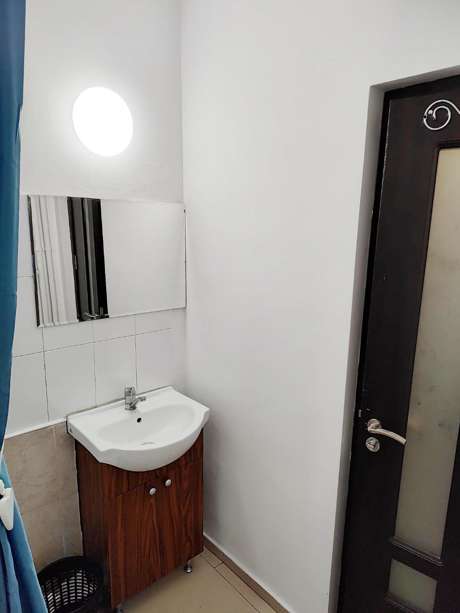 Central Retreat- Apartment Universitate Bukares Bagian luar foto
